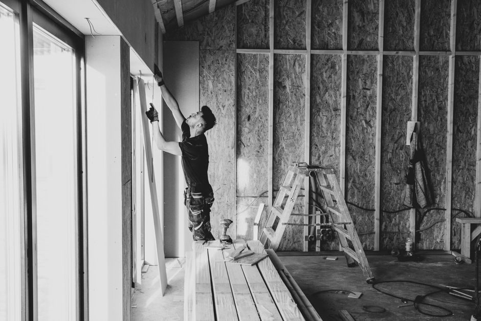 Aluminum Ladder vs Scaffolding: 2026 Spec Cut for Work-at-Height Buyers