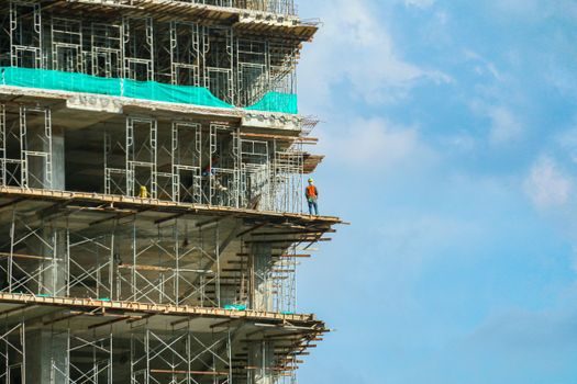 Scaffolding vs Aluminum Ladder - Comparison Matrix: Ladder vs Scaffold on Four Decision Criteria
