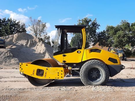 Asphalt Paver vs Cold Milling Machine - Who Each Machine Is For — and Who It Is Not