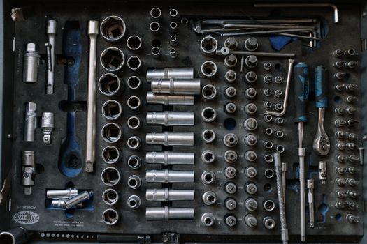 Ball Screw vs Linear Actuator - Use Cases, Standards and Sourcing Footprint in 2026