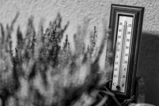 Bimetal Thermometer vs Temperature Sensor - Selection criteria side-by-side: 4 decision axes