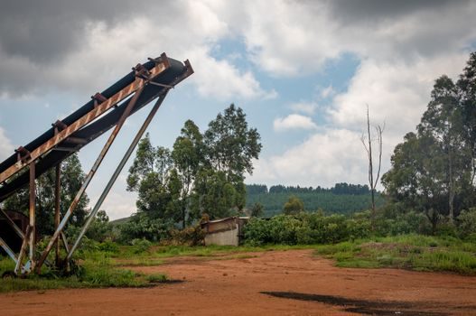 Bucket Elevator vs Screw Conveyor - Use-Case Fit Map: Which Job, Which Machine