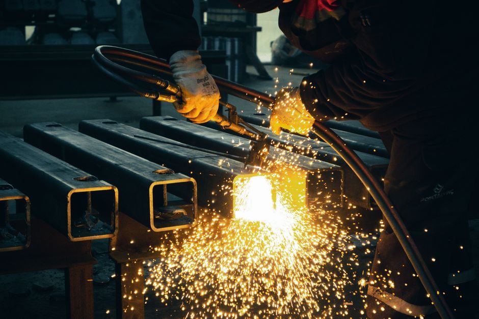 Circular Saw vs Stud Welder: Cutting Tool vs Joining Tool on the Shop Floor