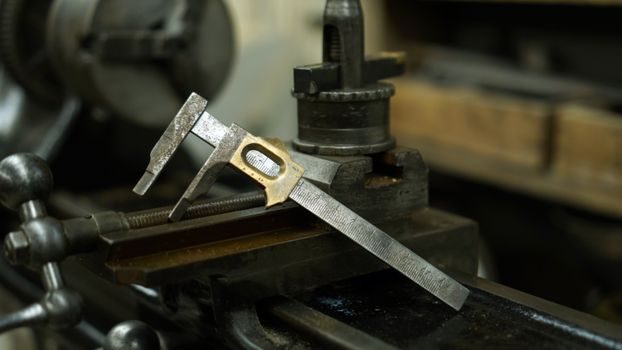 Coordinate Measuring Machine vs Vision Measuring Machine - Side-by-side: CMM vs VMM vs hybrid on the 4 decision criteria that matter