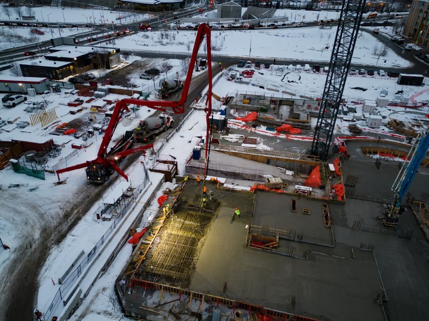 Crawler Crane vs Truck-Mounted Crane: Turning Radius Decision Cut