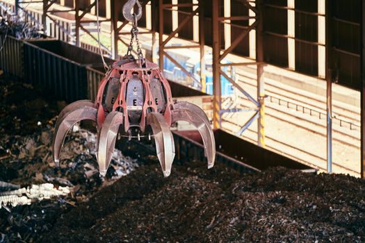 Diaphragm Wall Grab vs Pile Driver - Decision criteria: when the grab wins, when the driver wins