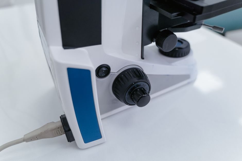 Dissolved Oxygen Meter vs Moisture Analyzer: Spec Boundaries, Sensor Tech, and 2026