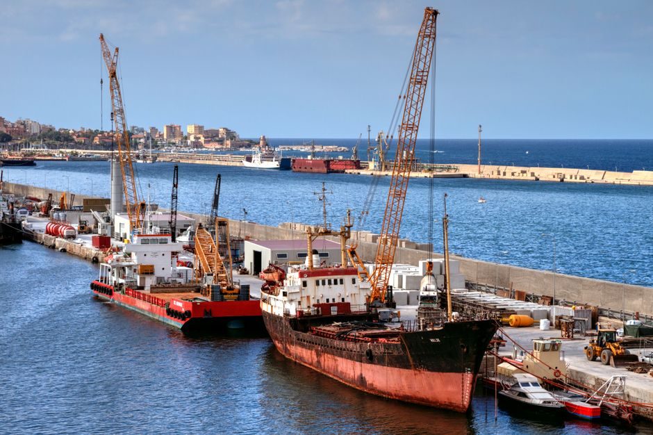 Dock Leveler Selection Criteria 2026: Capacity, Lip, Drive and Duty Cycle