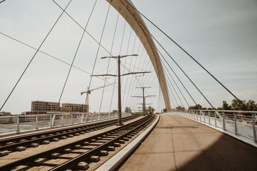 Gantry Crane vs Overhead Bridge Crane - Decision matrix: bridge vs gantry