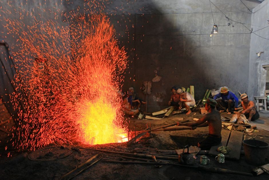 Holding Furnace vs Casting Ladle: Spec Cut for Foundries 2026