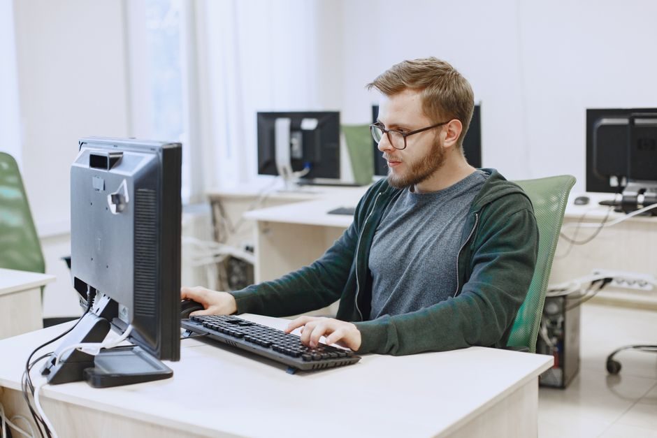 Industrial PC vs PLC: 2026 Spec Cut for Control-Cabinet Specifiers