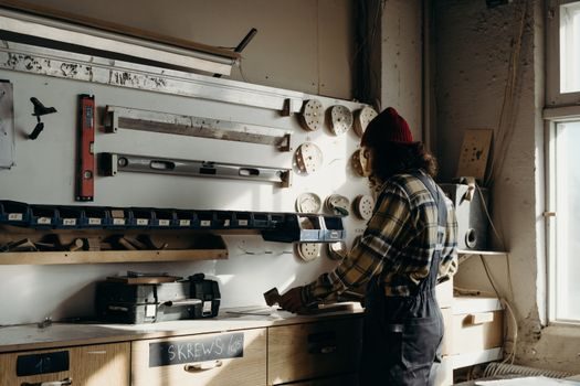 Laser Level buying guide 2026 - Self-Leveling vs Manual: When Manual Still Wins