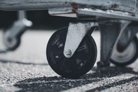 Manual Pallet Jack buying guide 2026 - Wheels, Steer Radius, and Floor Compatibility