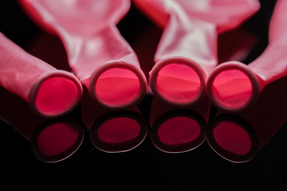 NBR vs Silicone Rubber: 2026 Spec Cut for Oil, Heat and Cold Service