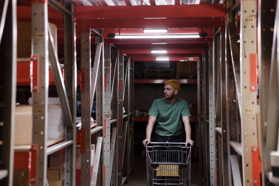 Order Picker Buying Guide 2026: Lift, Capacity, Aisle and Power Spec Gates