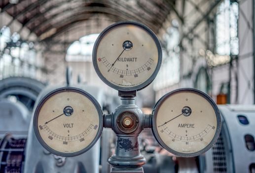 Pressure Gauge vs Differential Pressure Transmitter - Typical 2026 application mapping