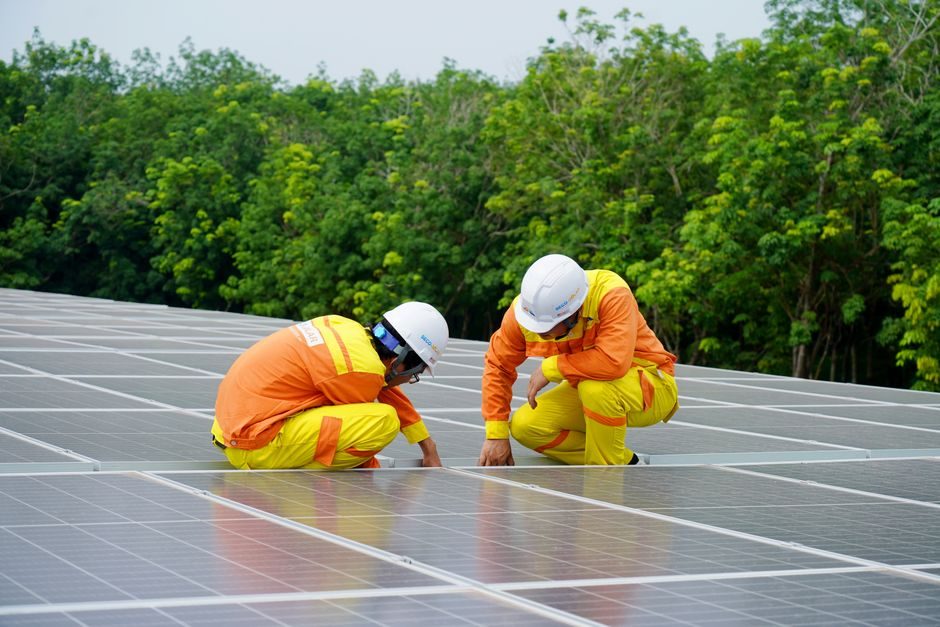 PV Smart Manufacturing 2026: AI Vision, Lasers, MES and the Spec Gates That Decide