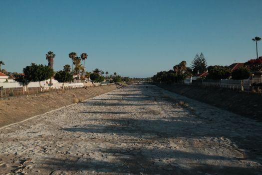 Ready-Mix Concrete vs Concrete Fiber - Real Use Cases: What the Mid-2026 Supplier Base Is Actually Delivering