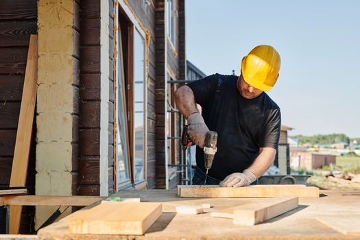 Rotary Hammer price and cost guide - Cost Drivers: Wattage, Chuck, Brushless and Charger