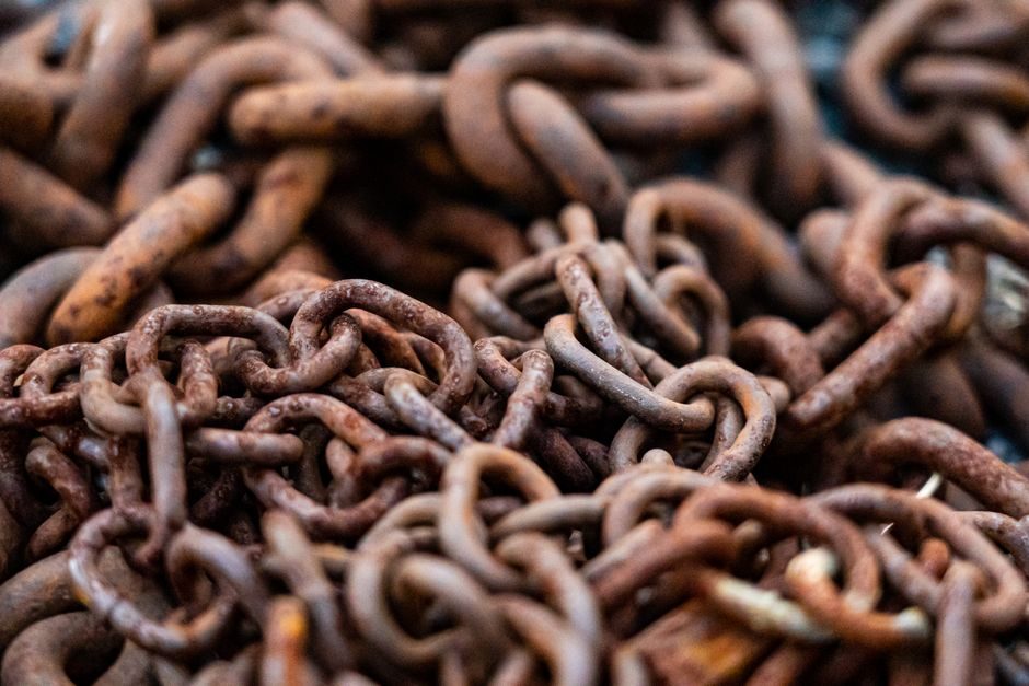 Silent Chain vs Conveyor Chain: 2026 Spec Cut for Engineers