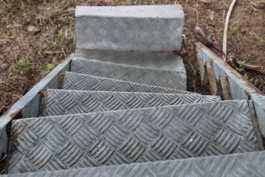 Steel Plate vs Steel Fiber - Failure Modes and Spec Traps