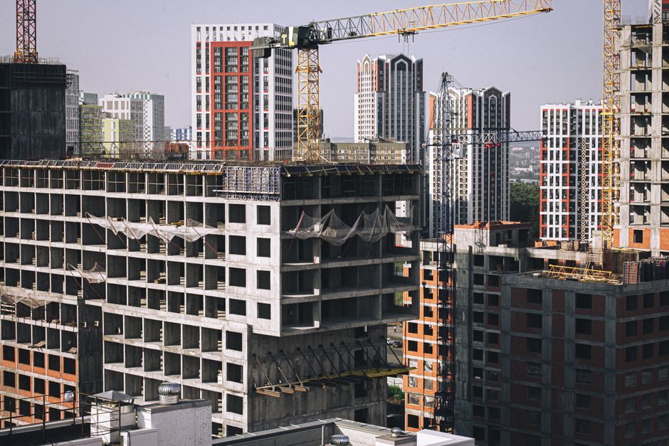Tower Crane Selection: Six Gates That Lock the Model Code Before RFQ