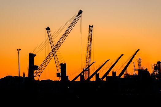 Tower Crane vs Gantry Crane - Common Failure Modes and Limitations