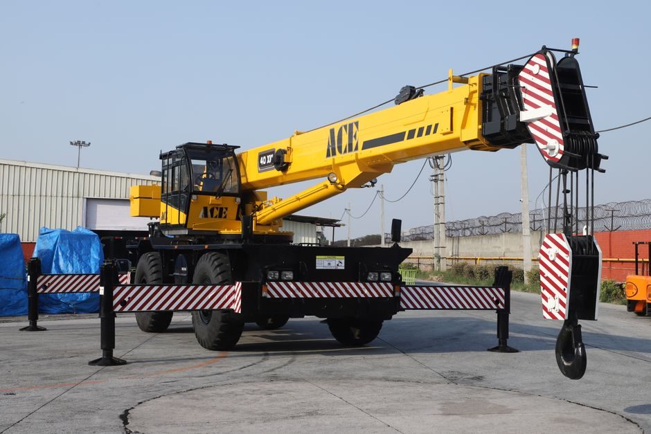Truck-Mounted Crane vs Tower Crane: 2026 Spec, Reach and Sourcing Cut