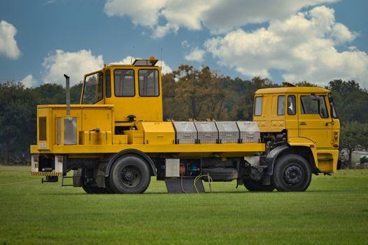 Truck Scale vs Checkweigher - Who Truck Scales and Checkweighers Are For