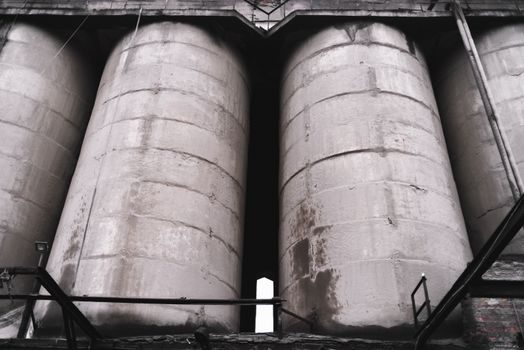 Ultrasonic Level Meter selection criteria - Bulk solids, silos, and the standpipe trick