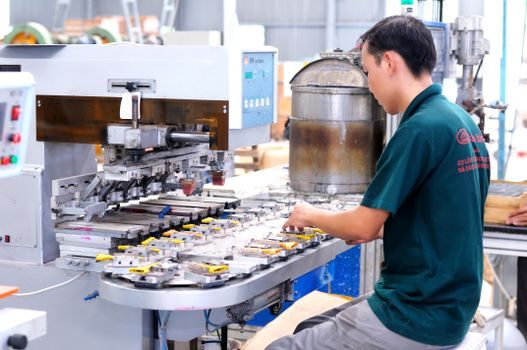 Vacuum Packaging Machine vs Capping & Sealing Machine - Comparison: Vacuum Packer vs Capping &amp; Sealing Machine