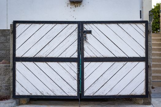 Welded Steel Mesh selection criteria - Gate 5: Panel Geometry, Edge Trim and On-Site Handling