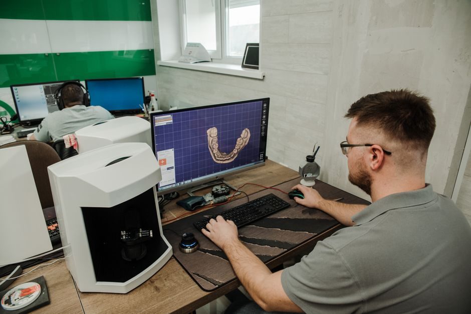 3D Printing in Industry 4.0: Adoption Map, Spec Drivers, and the Pilot-to-Rollout Gap
