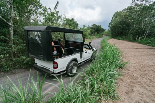 Aerial Work Truck sizing and selection guide - Drive Layout, Terrain and Site Mobility