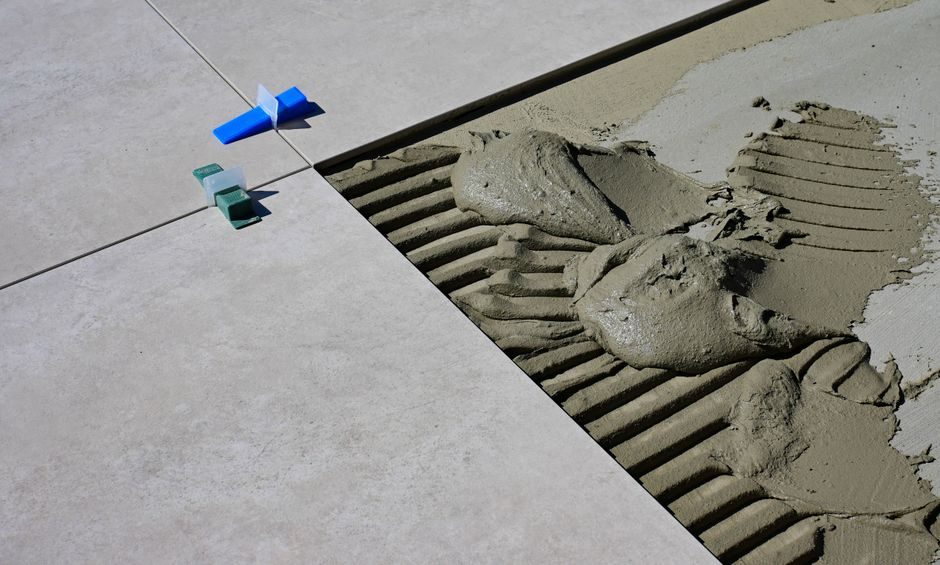Alumina ceramic installation: substrate prep, dry-fit, and torque spec map