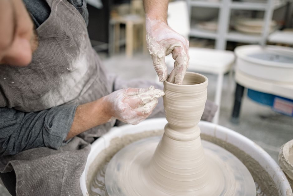Alumina Ceramic Selection Criteria: Purity, Property Bands and Sourcing Levers
