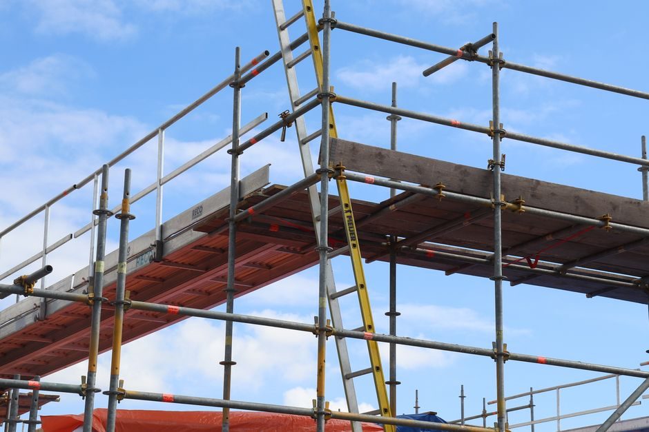 Aluminum Ladder Installation: Class, Angle, Footing, and Acceptance Map