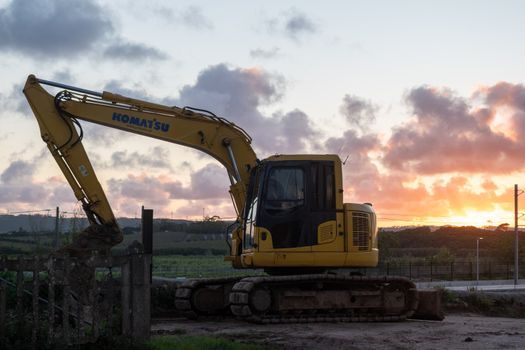amphibious excavator selection guide - Upper Structure, Engine Tier and Hydraulic Match