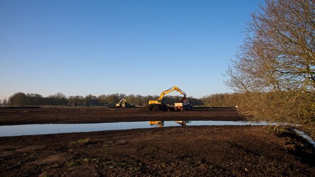amphibious excavator vs Excavator - Who Should Buy Amphibious and Who Should Stay on a Standard Crawler