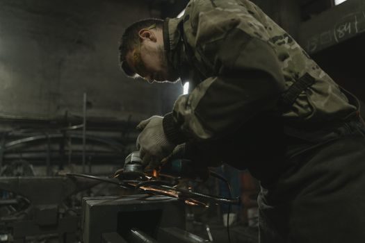 Angle Grinder advantages and disadvantages - Safety Hazards and Operating Disadvantages