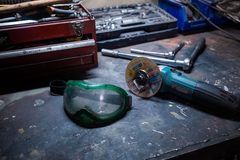 Angle Grinder Installation & Disc Change Guide: Spindle Lock, Guard Set, Abrasive Match