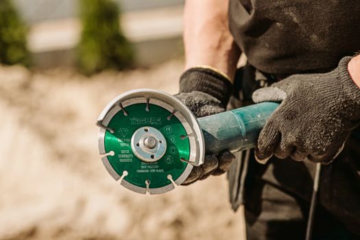 Angle Grinder selection for interior finishing - Switch type, ergonomics, and dust extraction