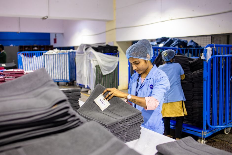 Apparel Distribution Belt Conveyor: Roller, Belt, and Layout Spec Map