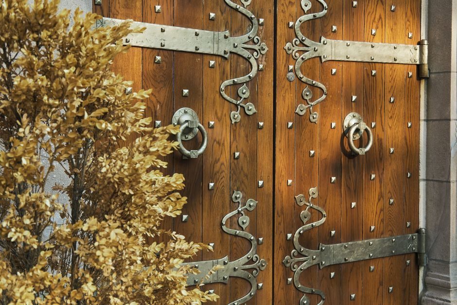 Architectural Hardware Selection: 7-Gate Spec Logic for Ironmongery Buyers