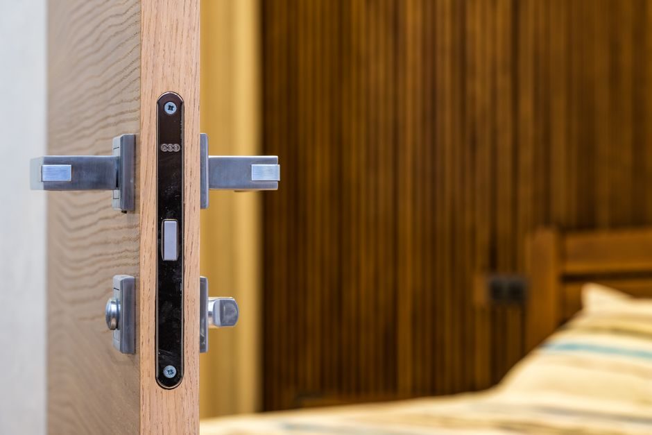 Architectural Hardware TCO: Cost Drivers, Lifecycle Math, 10-Year Buy