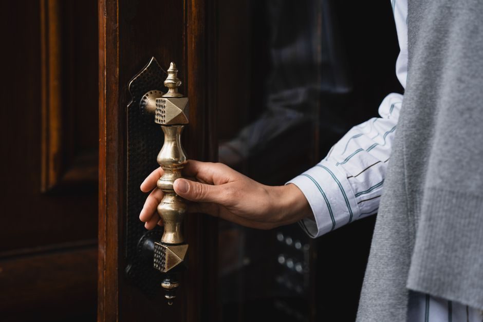 Architectural hardware: types, classifications, and 2026 spec map