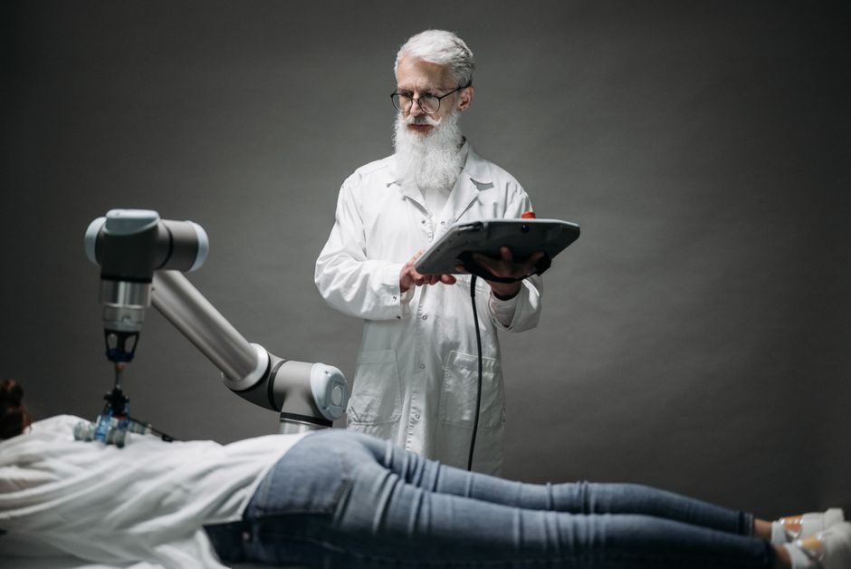 Articulated Robot Arm vs AGV: Spec-First Selection for 2026 Cells