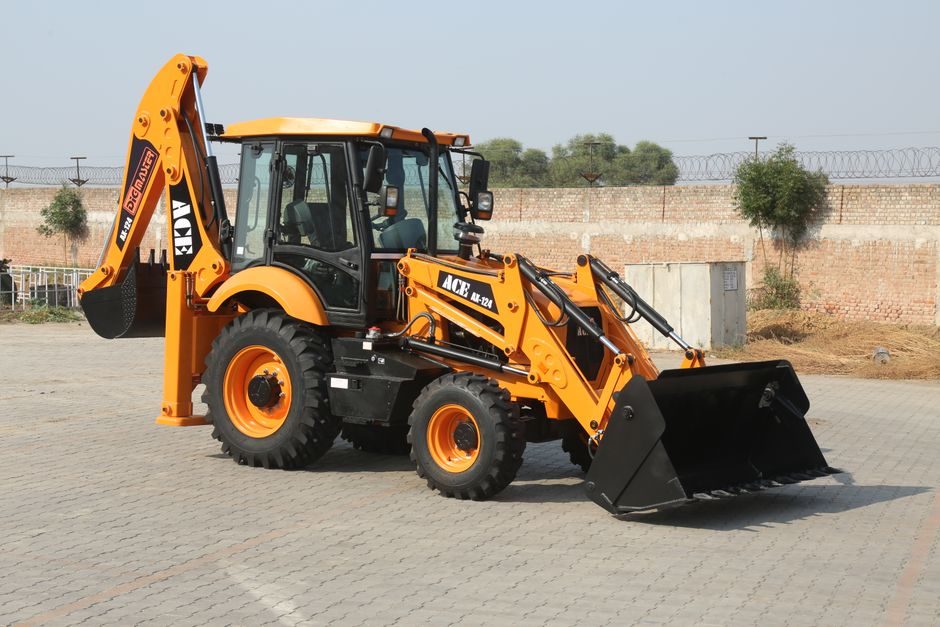Backhoe Loader vs Road Roller: 2026 Spec Cut for Buyers