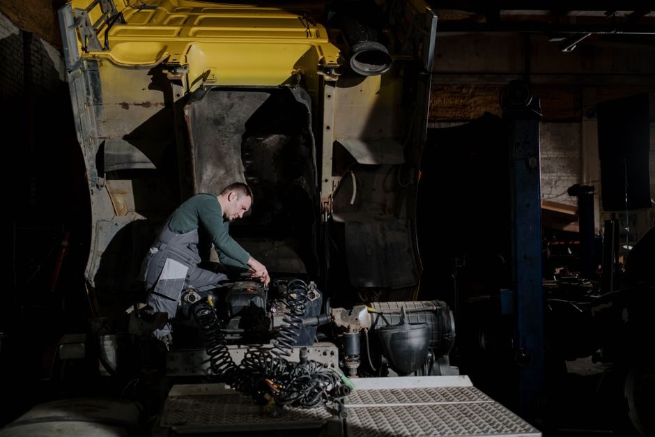 Belt Tensioner Selection: Spring-Loaded, Automatic, and A/C Duty Compared