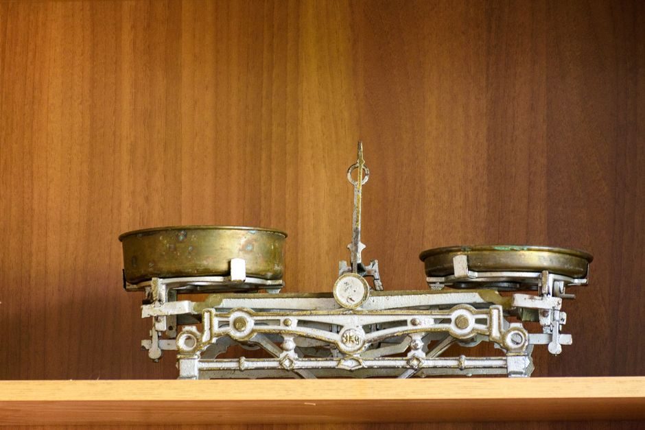Bench Scale Selection Criteria: Capacity, Readability and Connectivity Gates for 2026
